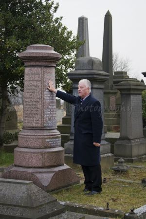 derek acorah beyond the grave 222.jpg